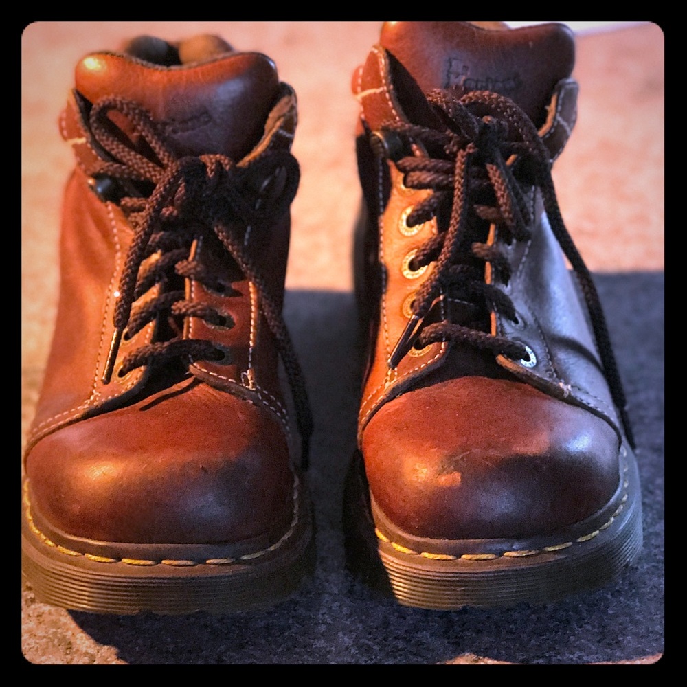 Never worn, like new Vintage Dr. Martens.